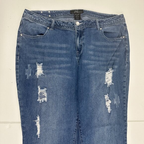 Midnight Velvet Cuffed Boyfriend Distressed Women's size 16 Blue Denim Jeans - Picture 2 of 4